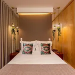 Modern & Cozy Apartment, By The 아파트 빌라노바데가이아