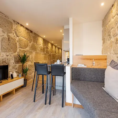 Modern & Cozy Apartment, By The Daire *