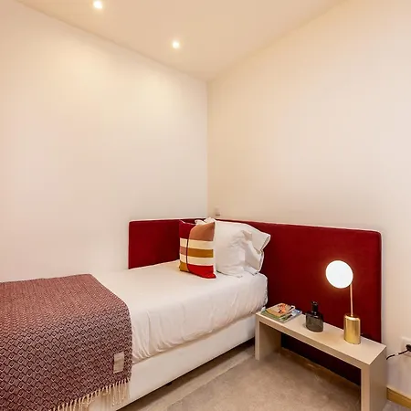 Daire Modern & Cozy Apartment, By The
