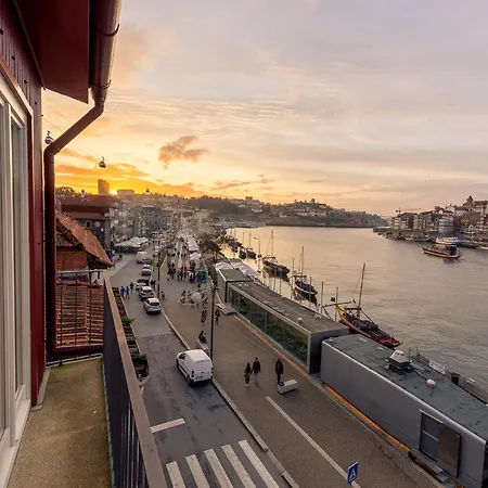 Modern & Cozy Apartment, By The شقة فيلا نوفا دي غايا