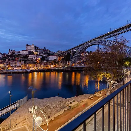 Modern & Cozy Apartment, By The *