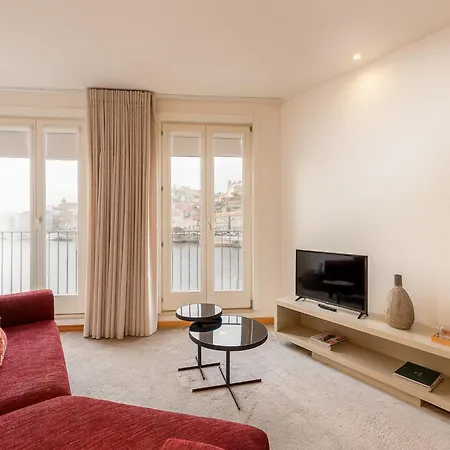 Modern & Cozy Apartment, By The * فيلا نوفا دي غايا