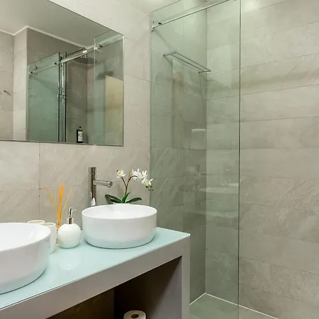 Διαμέρισμα Modern & Cozy Apartment, By The