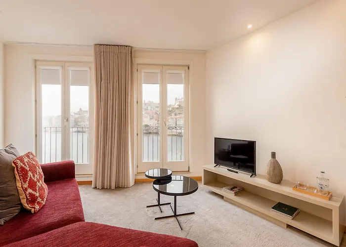 Modern & Cozy Apartment, By The דירה וילה נובה דה גאיה