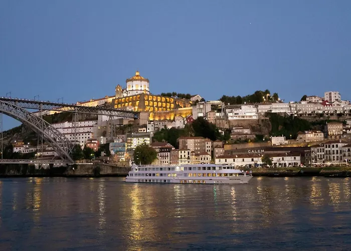 Modern & Cozy Apartment, By The דירה וילה נובה דה גאיה