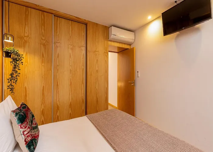 Modern & Cozy Apartment, By The דירה וילה נובה דה גאיה