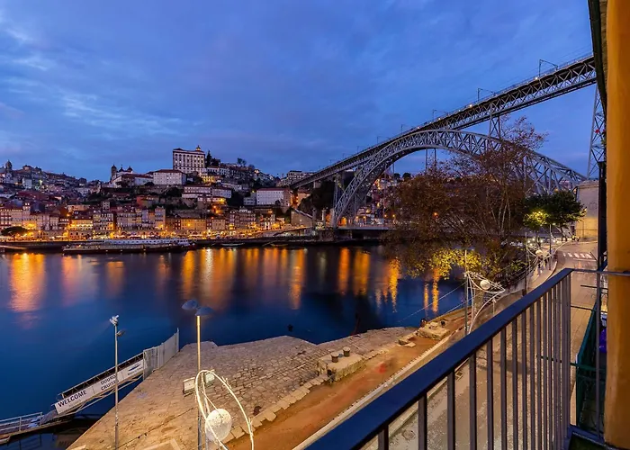 Modern & Cozy Apartment, By The *