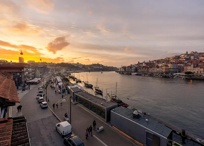 Modern & Cozy Apartment, By The דירה