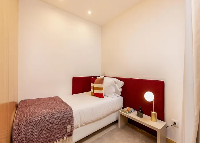 דירה Modern & Cozy Apartment, By The