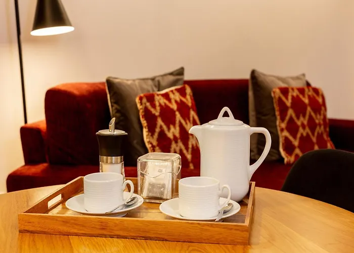 דירה Modern & Cozy Apartment, By The