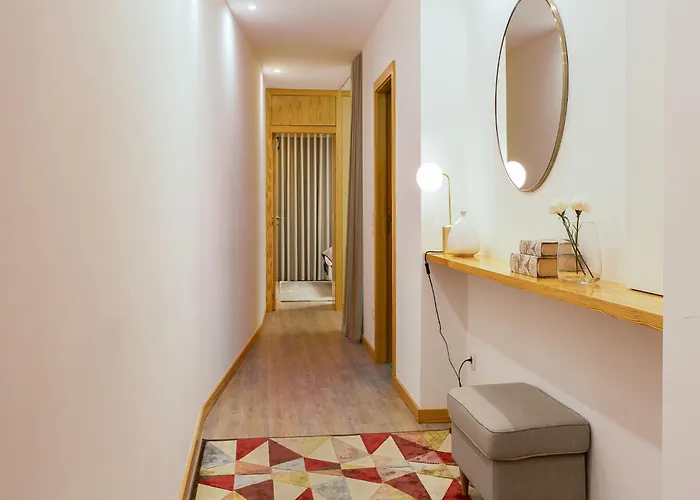 Modern & Cozy Apartment, By The דירה וילה נובה דה גאיה