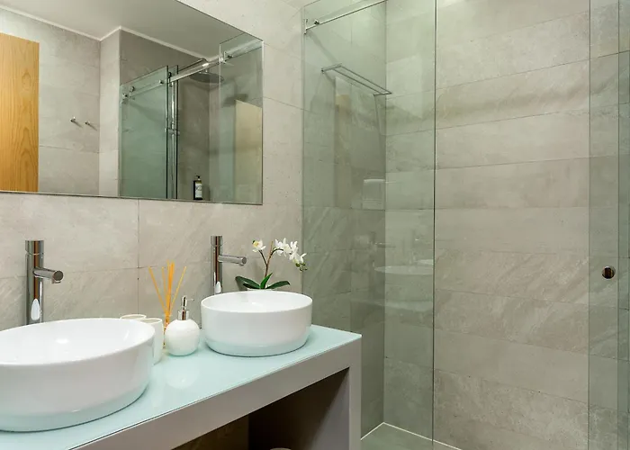 דירה Modern & Cozy Apartment, By The