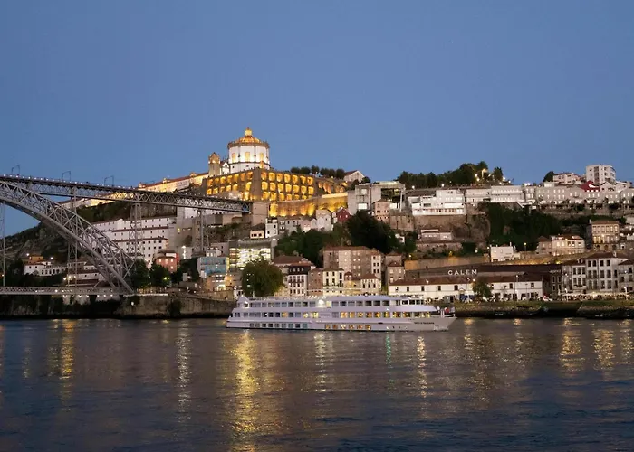 Modern & Cozy Apartment, By The דירה *